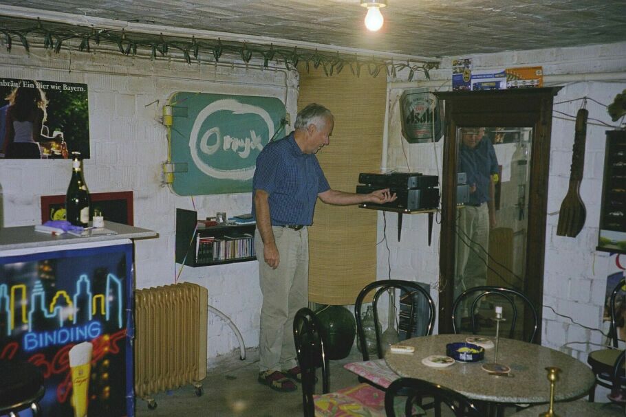 KDT_FA_treffen_am13Juli03_morgens_Hausbesicht_Bierkeller_Audio_R