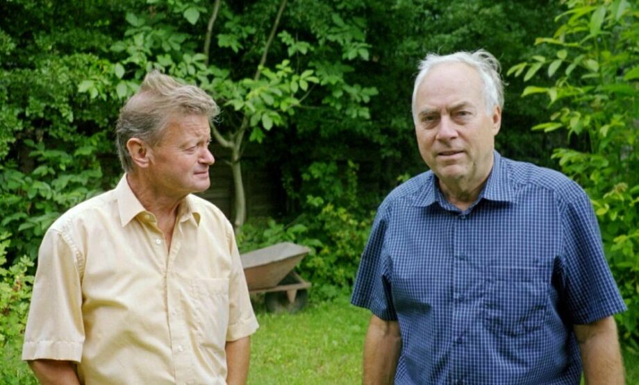 KDT_FA_treffen_am13Juli03_morgens_Vorsitzender&Sekretaer_imGarten