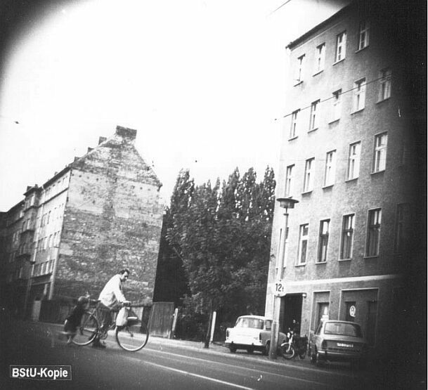 BeobachtgEinkaufenMitKind1978_a