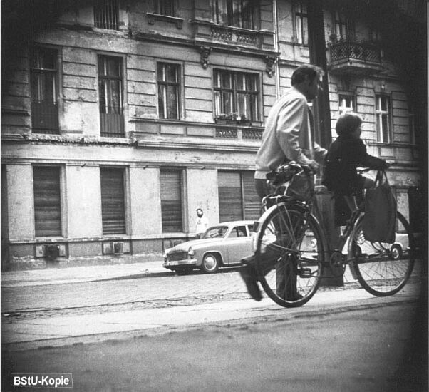 BeobachtgEinkaufenMitKind1978_b