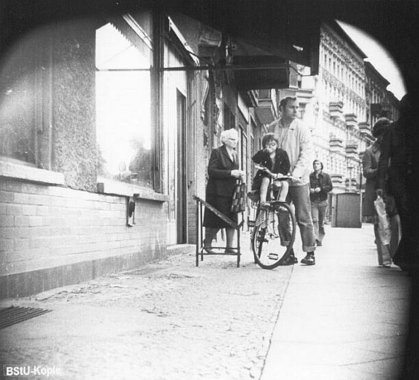 BeobachtgEinkaufenMitKind1978_e